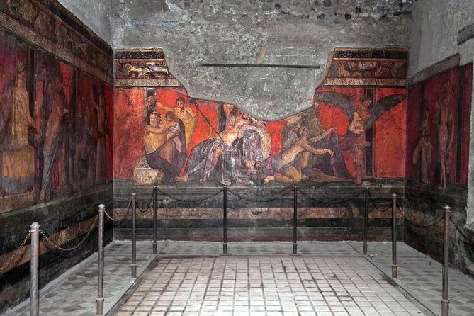 2 hours Pompeii Tour with Local Historian - Ticket Included - Crowds, comfort, and group size