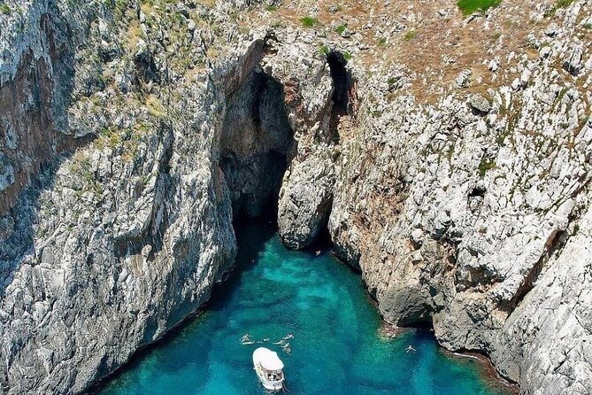 3 Hour Group Tour by Boat to the Caves of Santa Maria di Leuca - A small boat makes the difference
