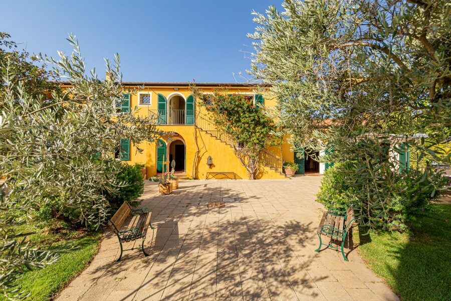 Alghero: Wine and Olive Oil Tasting at a Local Farm - Weather, timing, and who can join