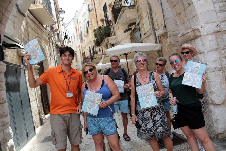 Bari: Guided Walking Tour - Saint Nicholas Basilica from the outside