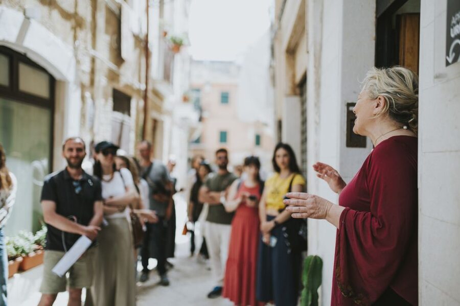 Bari: Guided Walking Tour - Swabian Castle and the edge of old Bari