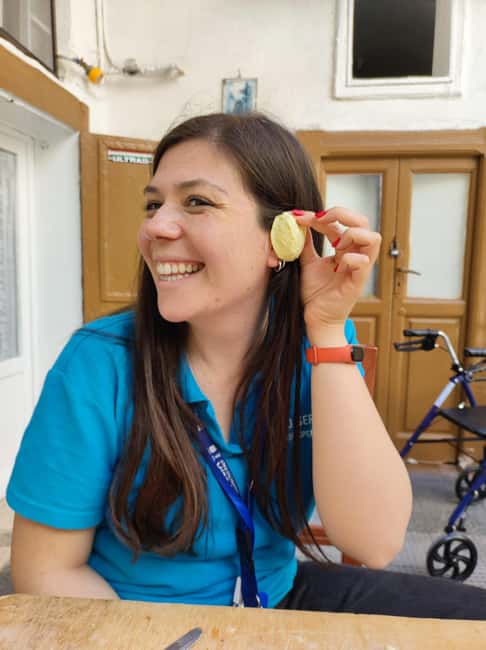 Bari: Pasta Experience Walking Tour - Eating fresh pasta, wine, and possible extras