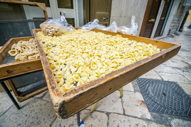 Bari’s Ultimate Street Food Tour - Small Group by Do Eat Better - The guide can make or break the experience