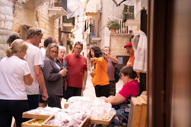 Bari Walking Tour with Pasta Experience - What the guides add to the walk