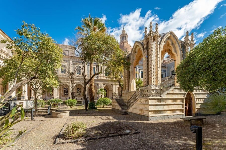 Benedictine Monastery of Catania - English Guided Tour - Finding the entrance at Piazza Dante