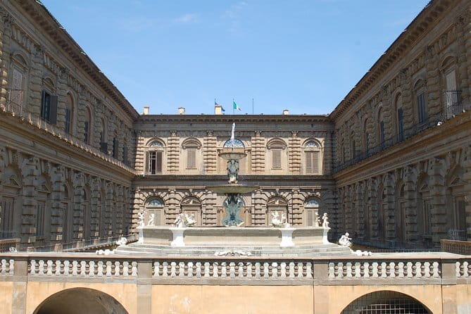 Best of Florence: Small Group Tour Skip-the-Line David & Accademia with Duomo - Mercato del Porcellino and the Uffizi area