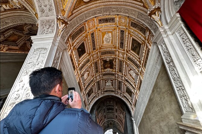 Best Of Venice: Saint Mark's Basilica, Doges Palace with Guide and Gondola Ride - Meeting at Colonna di San Todaro