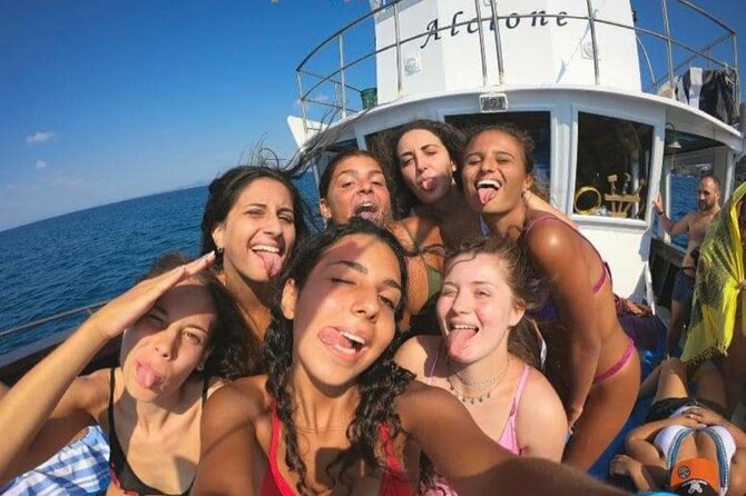Boat excursion with lunch on board to discover Ischia - La Sgarrupata is the wild card