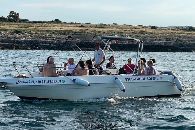 Boat trip to the Polignano a Mare caves - The caves, one after another