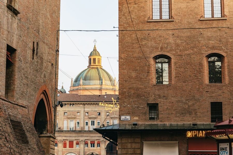 Bologna: City Center Walking Tour - Timing, walking effort, and group size