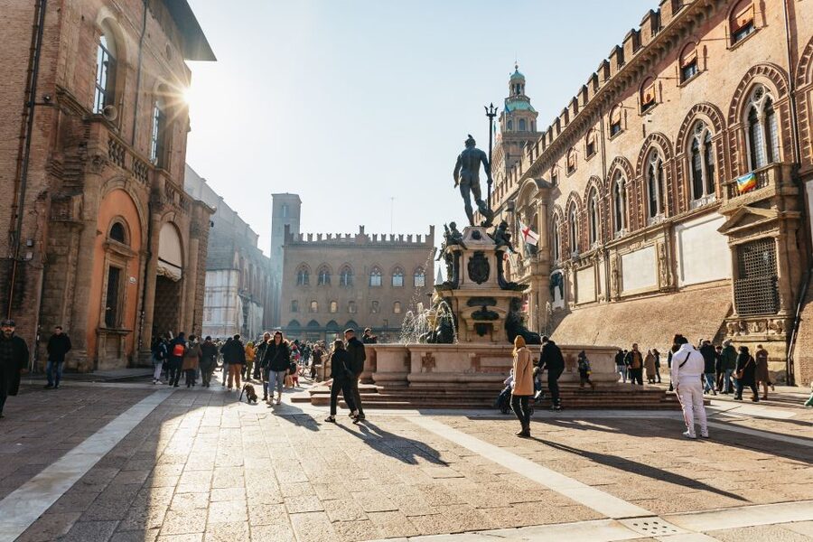 Bologna: City Center Walking Tour - Piazza Maggiore and Basilica di San Petronio