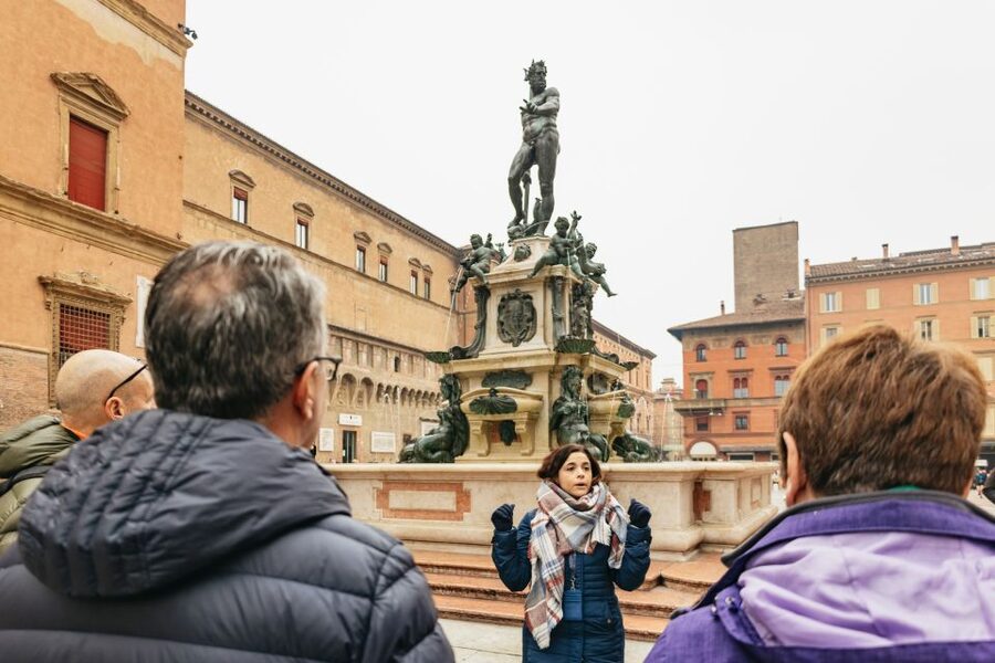 Bologna: City Center Walking Tour - Piazza della Mercanzia and the Two Towers