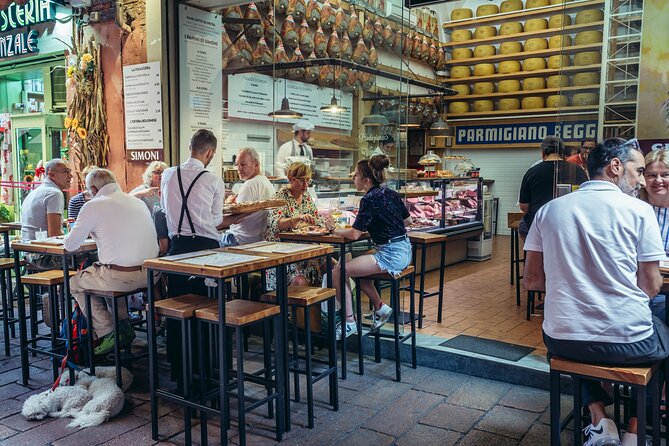 Bologna: Full meal Food Tour with Local Delights by Do Eat Better - Gelato or Torta degli Addobbi at Palazzo Ruini