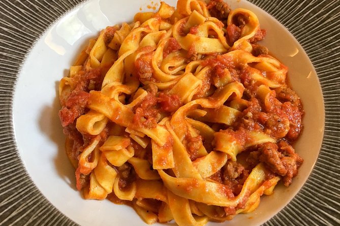 Bologna: Full meal Food Tour with Local Delights by Do Eat Better - Handmade pasta at the Neptune Fountain