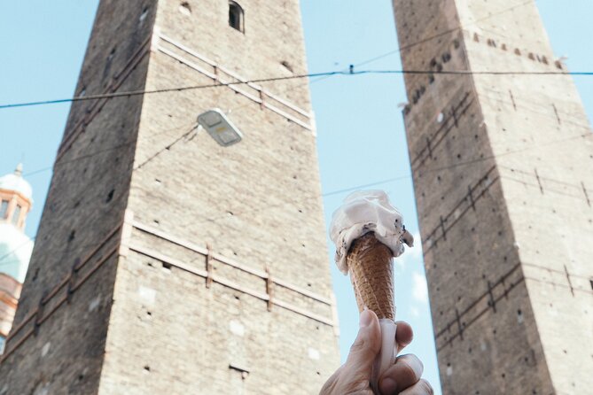 Bologna gastronomic experience with a local - Meeting beneath Neptune’s trident