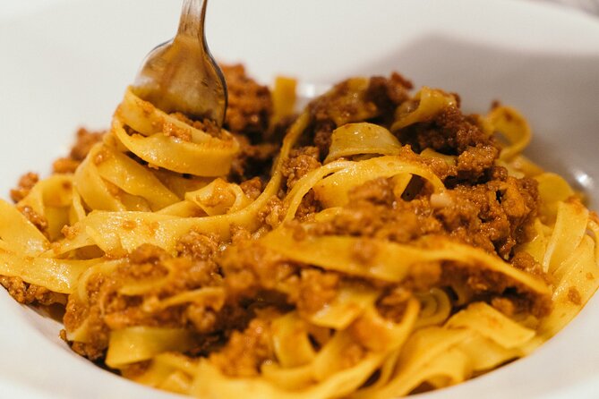 Bologna gastronomic experience with a local - First tastes: the pre-aperitivo bite and tigelle