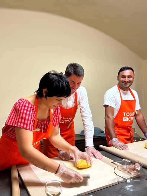 Bologna: Pasta Tagliatelle Ragu Cooking Class with Spritz - Making the Casoni Spritz