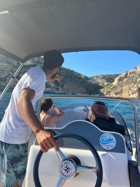 Cagliari: Devil's Saddle Boat Tour with Spritz and Chips - Cala Fighera and its limestone cliffs