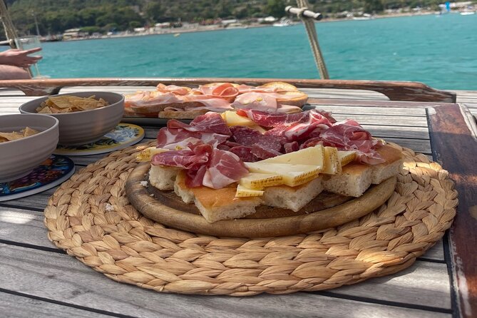 Cagliari Gulf Boat tour : 5 stops, snorkeling & local aperitif - The cave sightings add a little mystery
