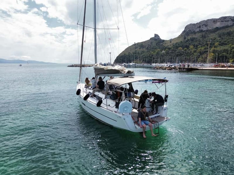 Cagliari: Sailing Tour with 4 Stops, Snorkeling and Prosecco - Crew, languages, and onboard safety