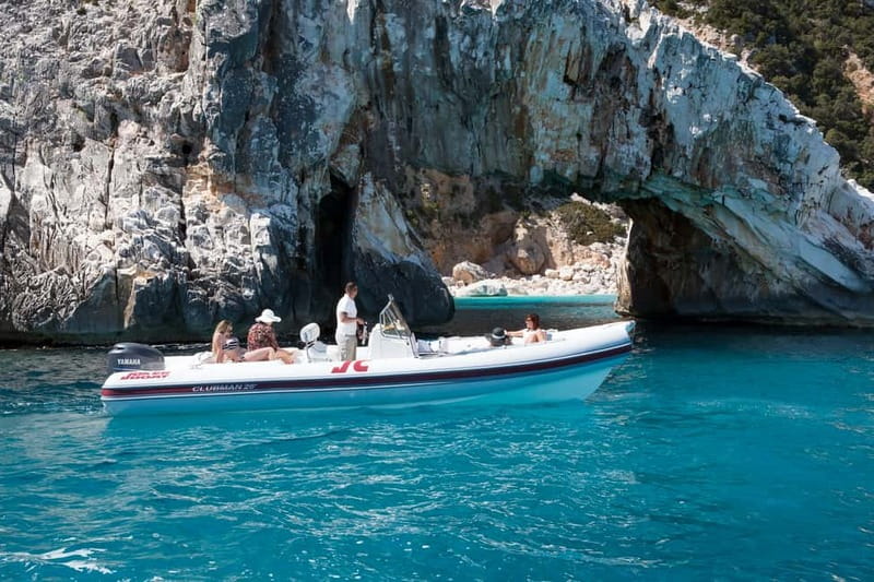 Cala Gonone: Dinghy Excursion to C. Mariolu and C. Goloritzè - Getting started at Cala Gonone’s port
