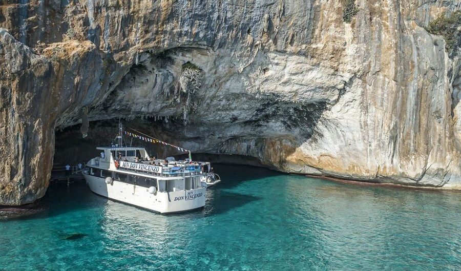 Cala Gonone: Grotta del Bue Marino and Cala Luna Boat Tour - Why this four-hour boat trip works