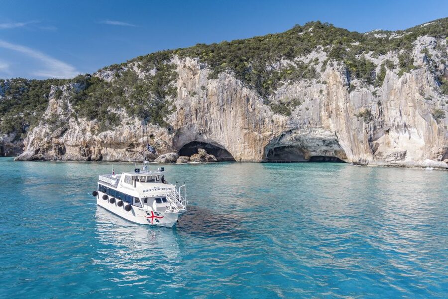 Cala Gonone: Grotta del Bue Marino and Cala Luna Boat Tour - Meeting at Viale Colombo 10