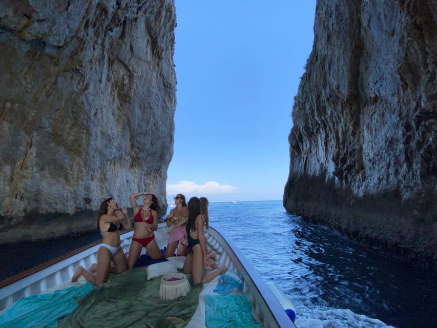 Capri: Island and Grottos Boat Cruise with Snacks and Drinks - Key points to know before you book