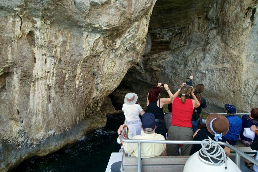 Capri: Island Sightseeing Tour with Blue Grotto Stop - Key points at a glance