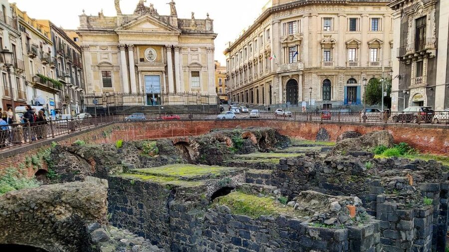 Catania: City Highlights Walking Tour - Piazza Università and the city’s formal center