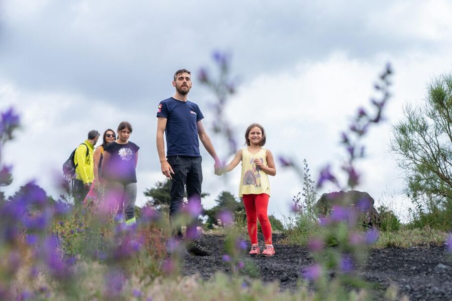 Catania: Etna Nature Tour with Hiking, Cave Visit, & Tasting - Choosing the cable car and 4x4 bus