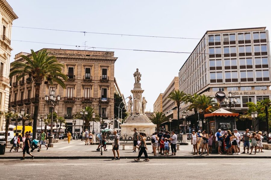 Catania: Guided Street Food Walking Tour - What the guides add to the experience