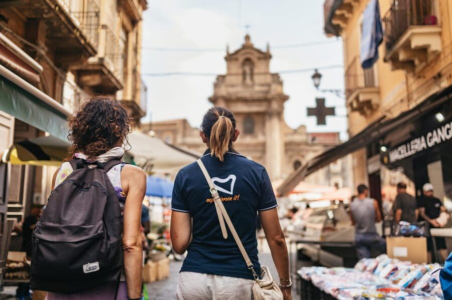 Catania: Guided Street Food Walking Tour - Via Etnea and Piazza Stesicoro: a second look at street food