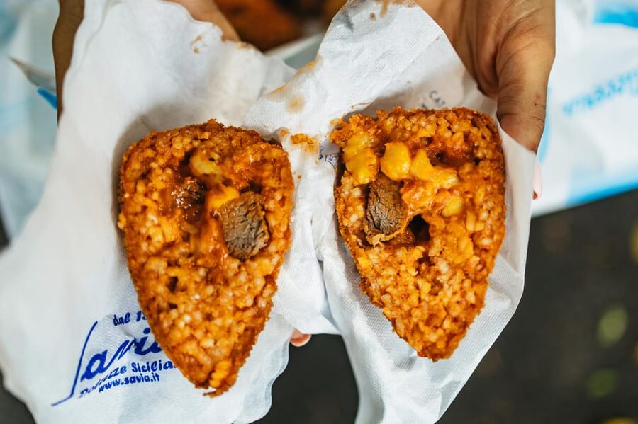 Catania: Guided Street Food Walking Tour - Villa Bellini and the Roman amphitheater