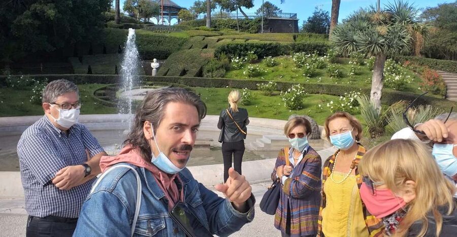 Catania: Heart of the City Guided Walking Tour - Finding the blue flag at Piazza Duomo