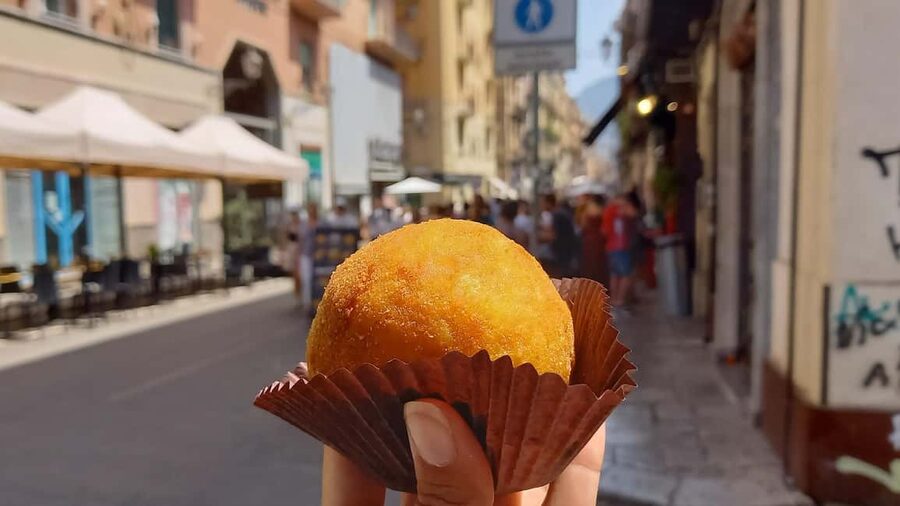 Catania: Street Food Guided Walking Tour - Piazza dell’Università and Catanese pastries