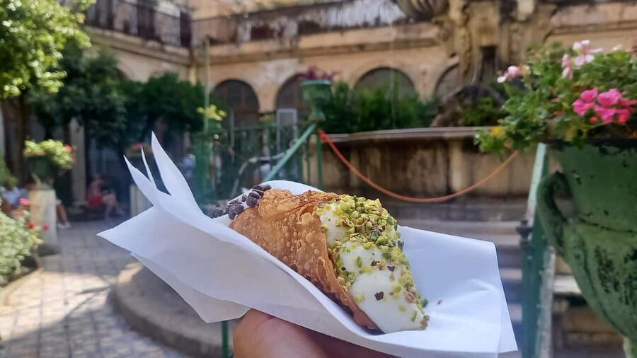Catania: Street Food Guided Walking Tour - Who should book this food tour?