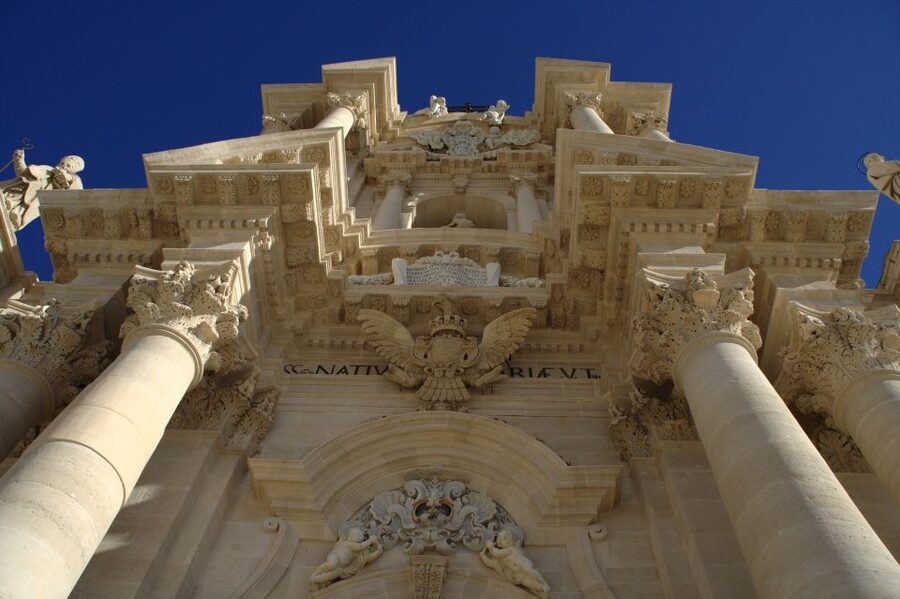 Catania: Syracuse, Ortigia, and Noto Tour with Brunch - The vehicle, pickup, and group size