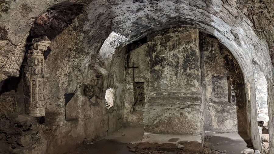 Catania: Underground Catania Tickets and Guided Tour - Group size, sound, and access