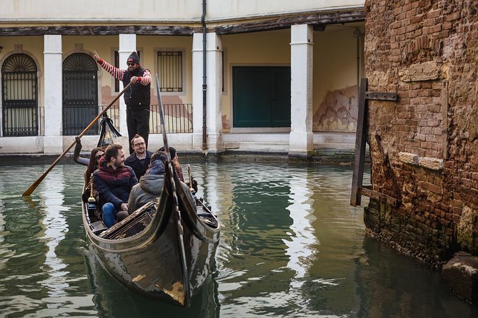 Charming Gondola Ride on the Grand Canal & Gondola Gallery™ - Gritti Palace and the power of old Venice
