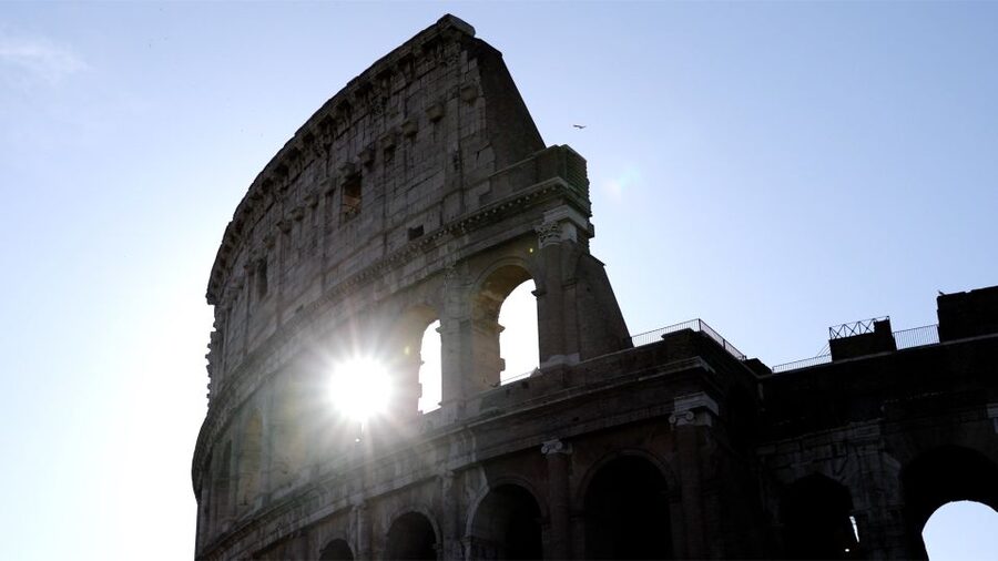 Colosseum: Semi Private Tour with VIP Arena Access - Heat, crowds, and the best departure time