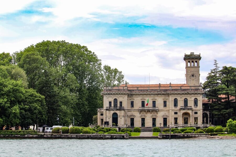 Como: Lake Como Shared Boat Tour - Villa Trubetzkoy and the Villa Geno Fountain