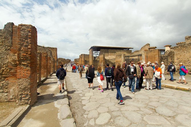Complete Pompeii Skip the Line Tour with Archaeologist Guide - Bakery, baths, and the working city