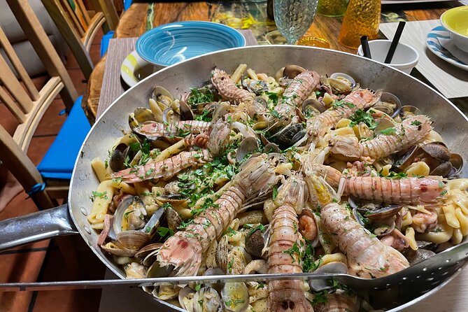 Cooking class, dinner and wine tasting near Lecce - Sitting down to a long Salento dinner