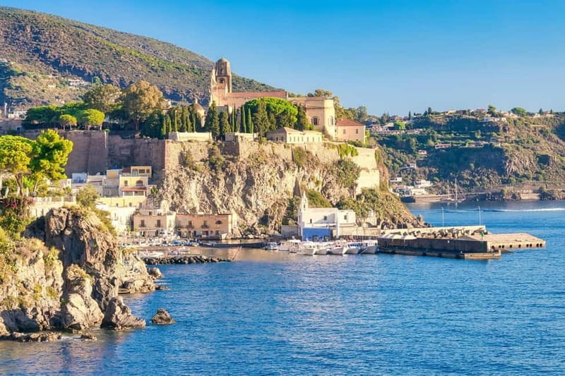 Da Tropea: Lipari Panarea Stromboli by night - Life on the boat and the long ride home