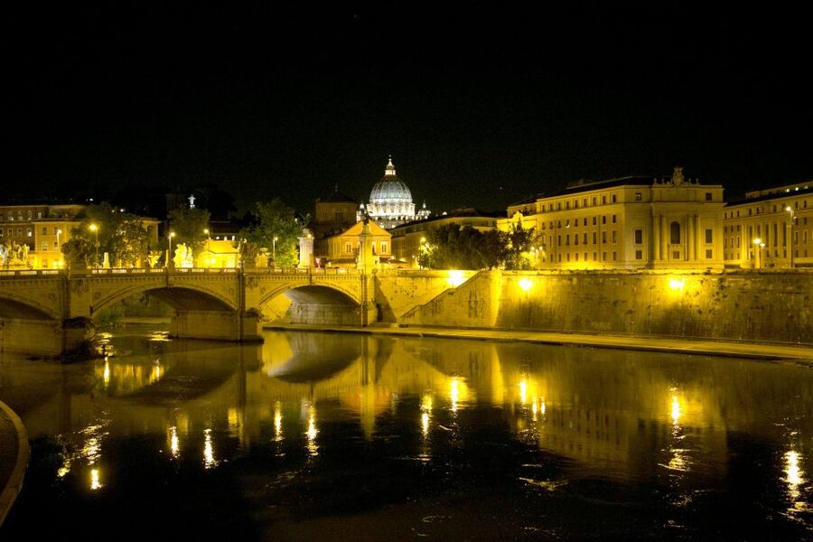 Dark Heart of Rome - Facts, Legend & Mystery Walking Tour - Via Giulia and Piazza Farnese after dark