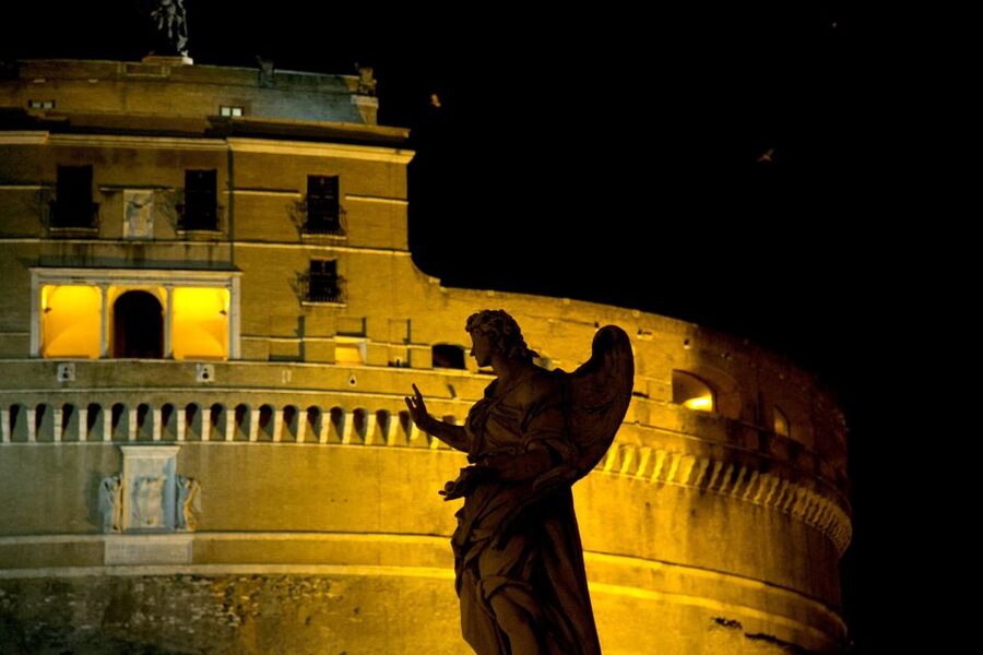 Dark Heart of Rome - Facts, Legend & Mystery Walking Tour - Finishing near Castel Sant’Angelo