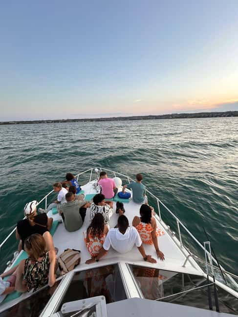 Desenzano del Garda: Sunset Boat Trip at Sunset with Drink - Who will enjoy this most?