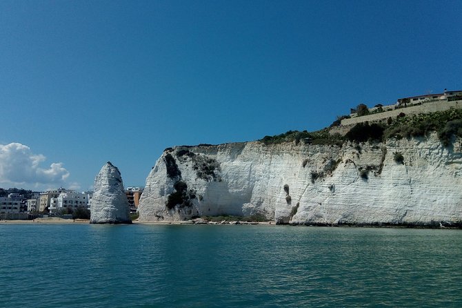 Desirèe experience. Visit of the marine caves of Vieste - Starting at the Vieste port