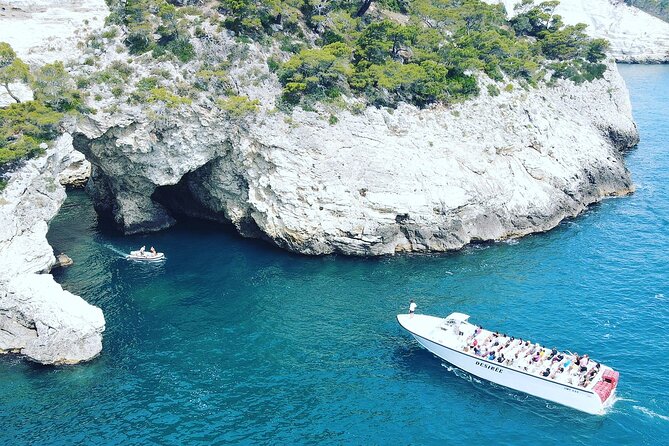 Desirèe experience. Visit of the marine caves of Vieste - Pizzomunno and the first coastal views